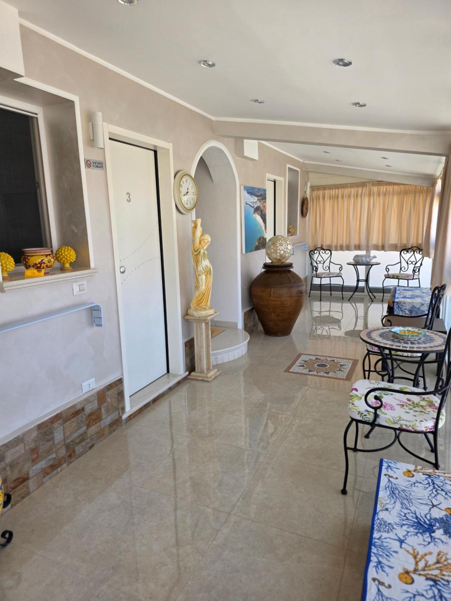 La Perla Del Tirreno Bed and Breakfast Tropea Exteriör bild