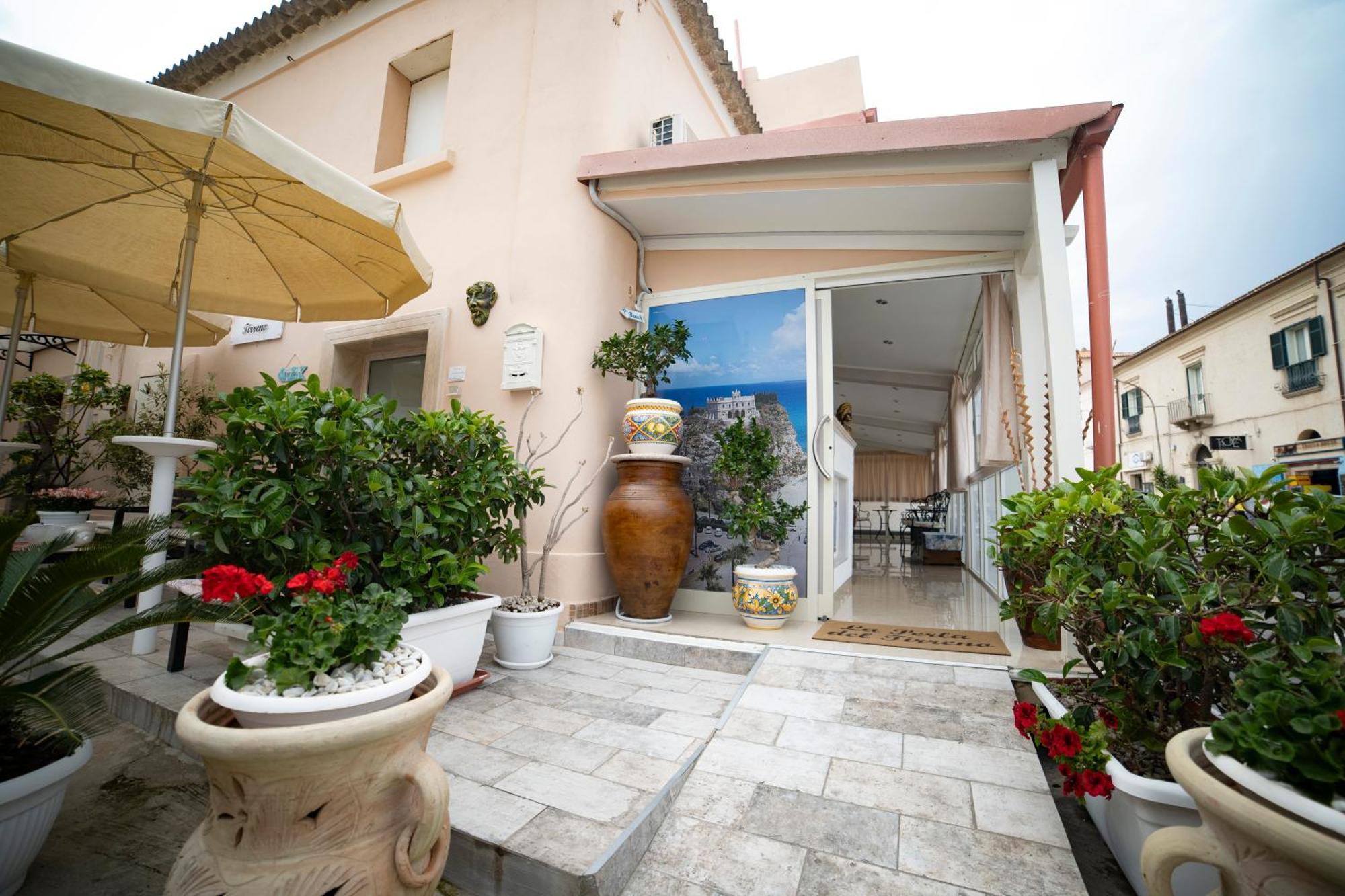 La Perla Del Tirreno Bed and Breakfast Tropea Exteriör bild