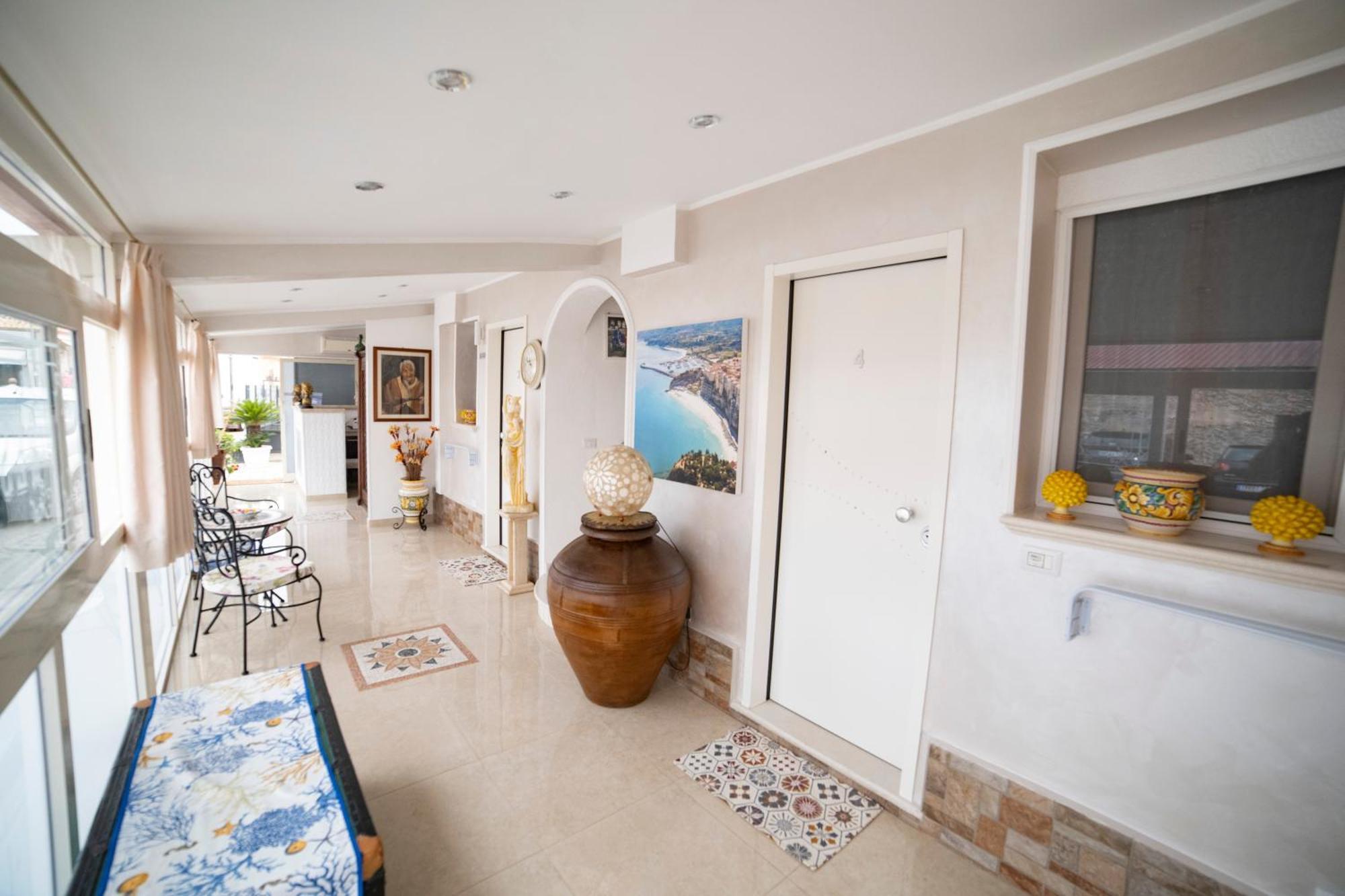 La Perla Del Tirreno Bed and Breakfast Tropea Exteriör bild
